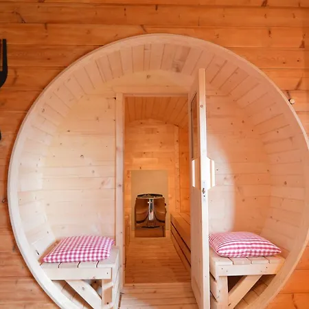 Alpesi faház Modern Chalet With Sauna In Nea The Lake *